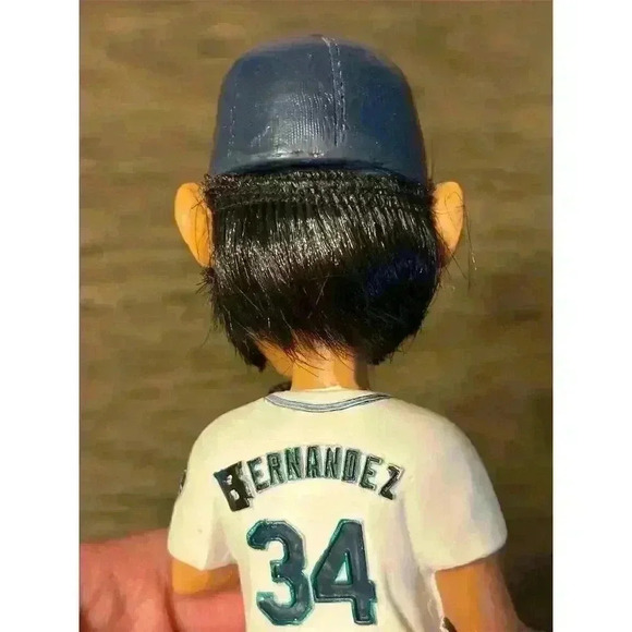 2011 Seattle Mariners Larry Bernandez Bobblehead MLB Baseball Collectible - Picture 6 of 8